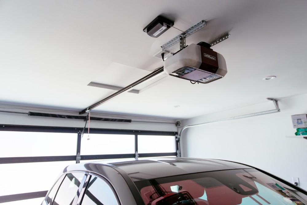 Vivint garage door controller door closed